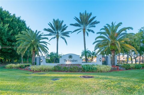 Tiny photo for 885 Tanglewood Cir, Weston, FL 33327 (MLS # A12024094)
