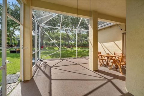 Tiny photo for 885 Tanglewood Cir, Weston, FL 33327 (MLS # A12024094)