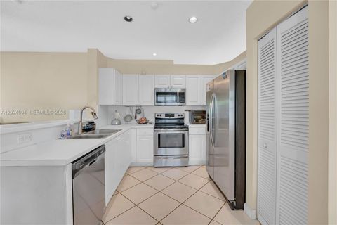 Tiny photo for 885 Tanglewood Cir, Weston, FL 33327 (MLS # A12024094)