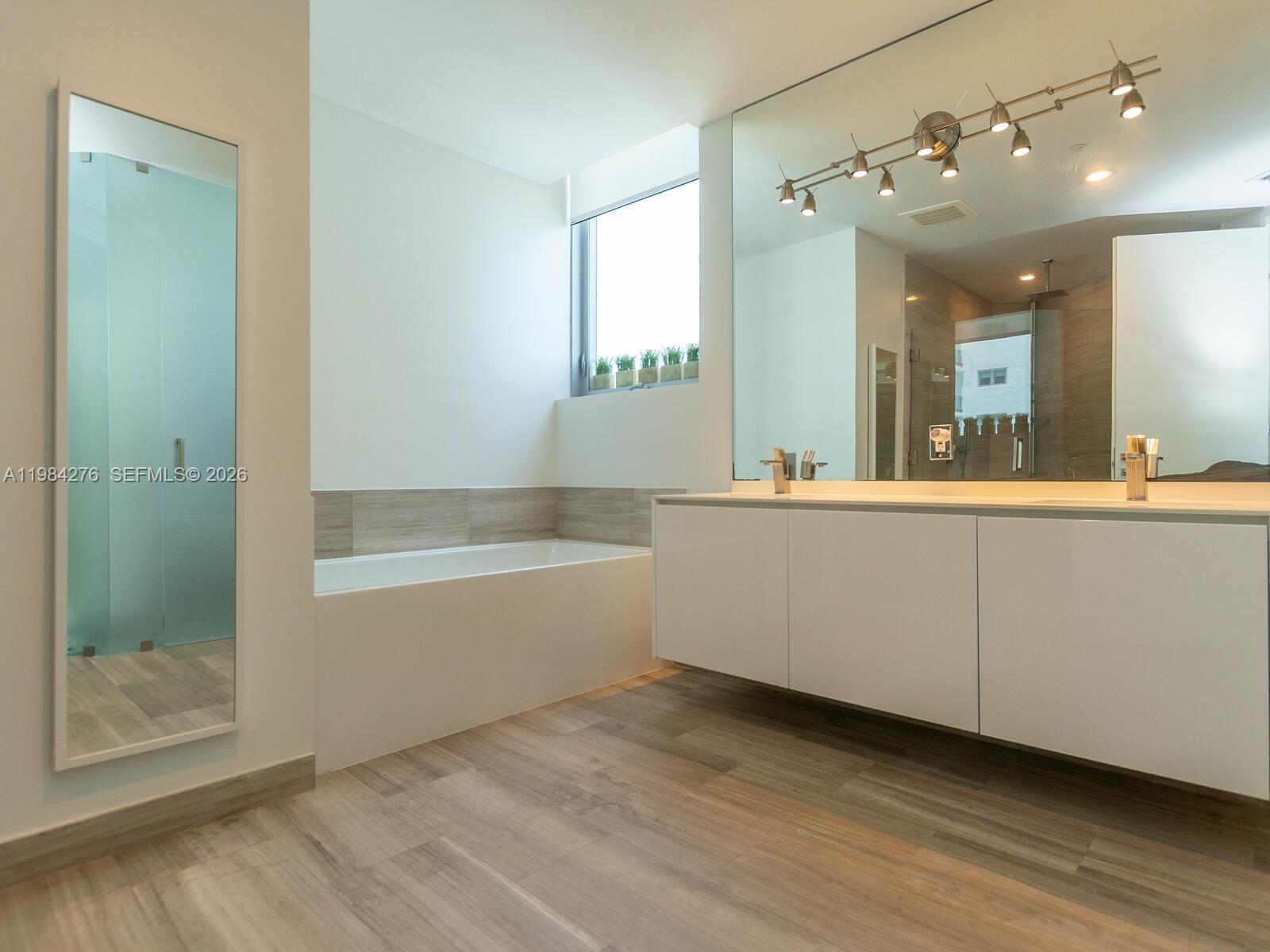 BRICKELLHOUSE CONDO - Residential