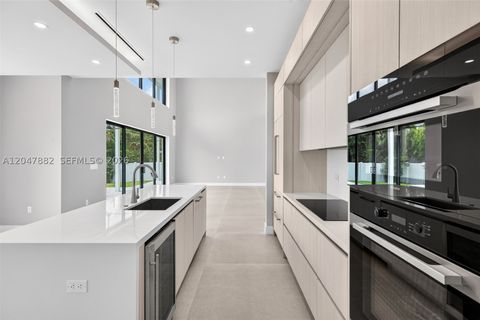 Tiny photo for 2015 NE 4th Ave, Wilton Manors, FL 33305 (MLS # A12047882)