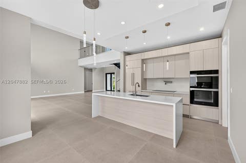 Tiny photo for 2015 NE 4th Ave, Wilton Manors, FL 33305 (MLS # A12047882)