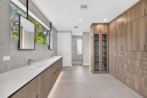 Tiny photo for 2015 NE 4th Ave, Wilton Manors, FL 33305 (MLS # A12047882)