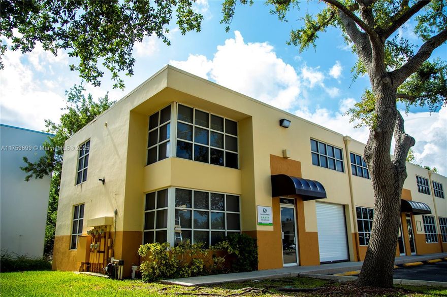 Conner Unit, two story commercial property, fully renovated with A/C in both floors, now being used as offices including a Lobby Area, Saloon/ Conference, Kitchen and Bathroom Ground floor can be easy converted to a warehouse area, association only $499.00  includes water, roof ( new 2024), exterior maintenance and insurance. 
Great opportunity to anchor you business in one of the best area of Kendall, don't miss this opportunity!