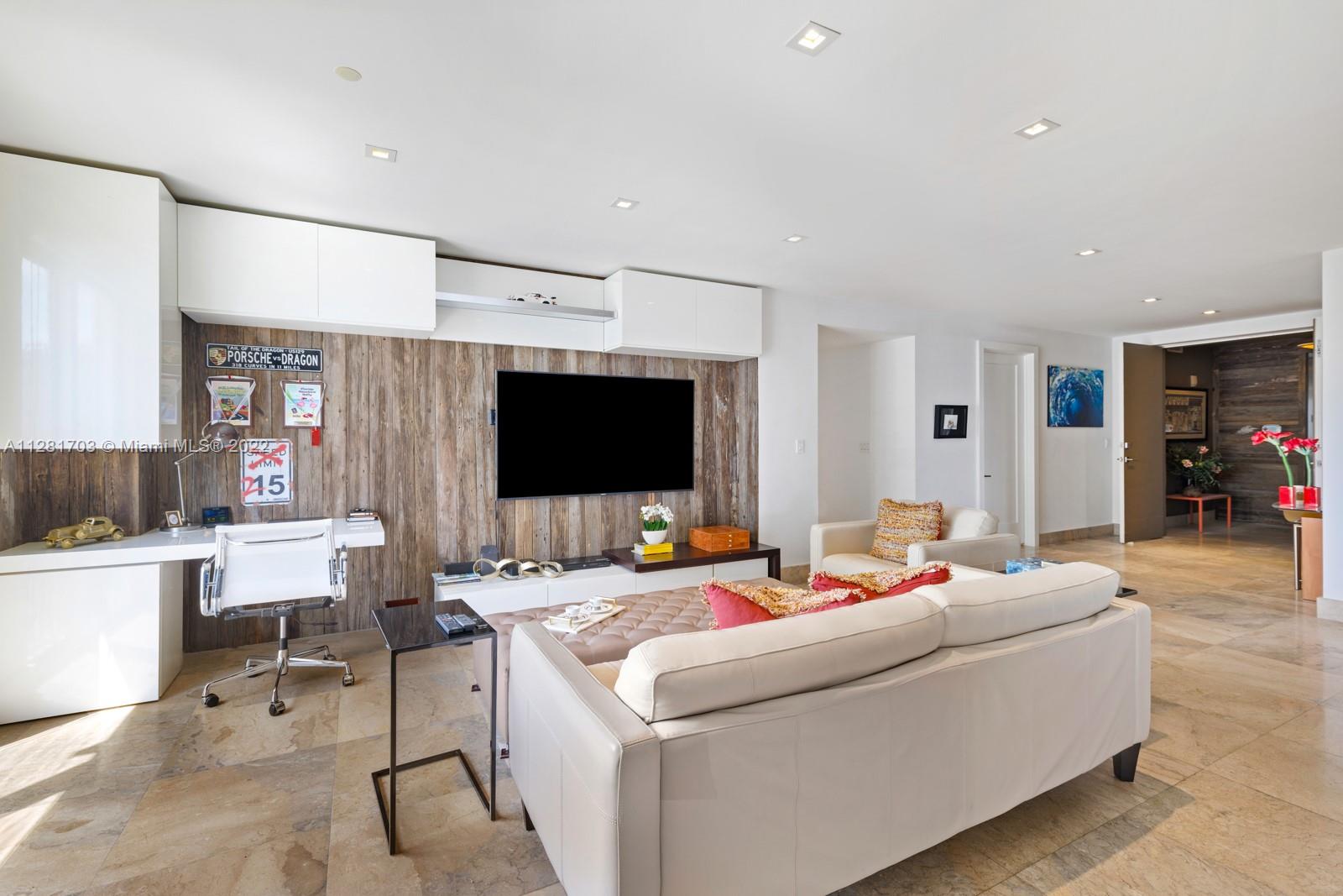 RESIDENCES AT VIZCAYA CON - Residential