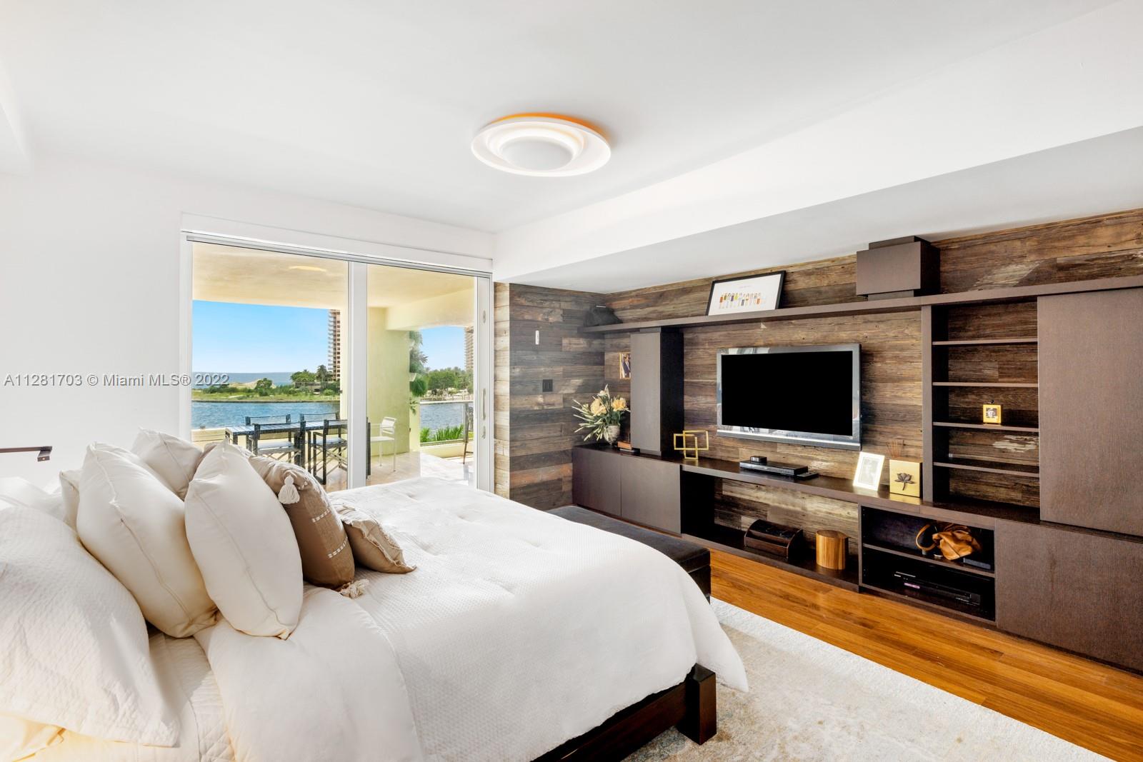 RESIDENCES AT VIZCAYA CON - Residential