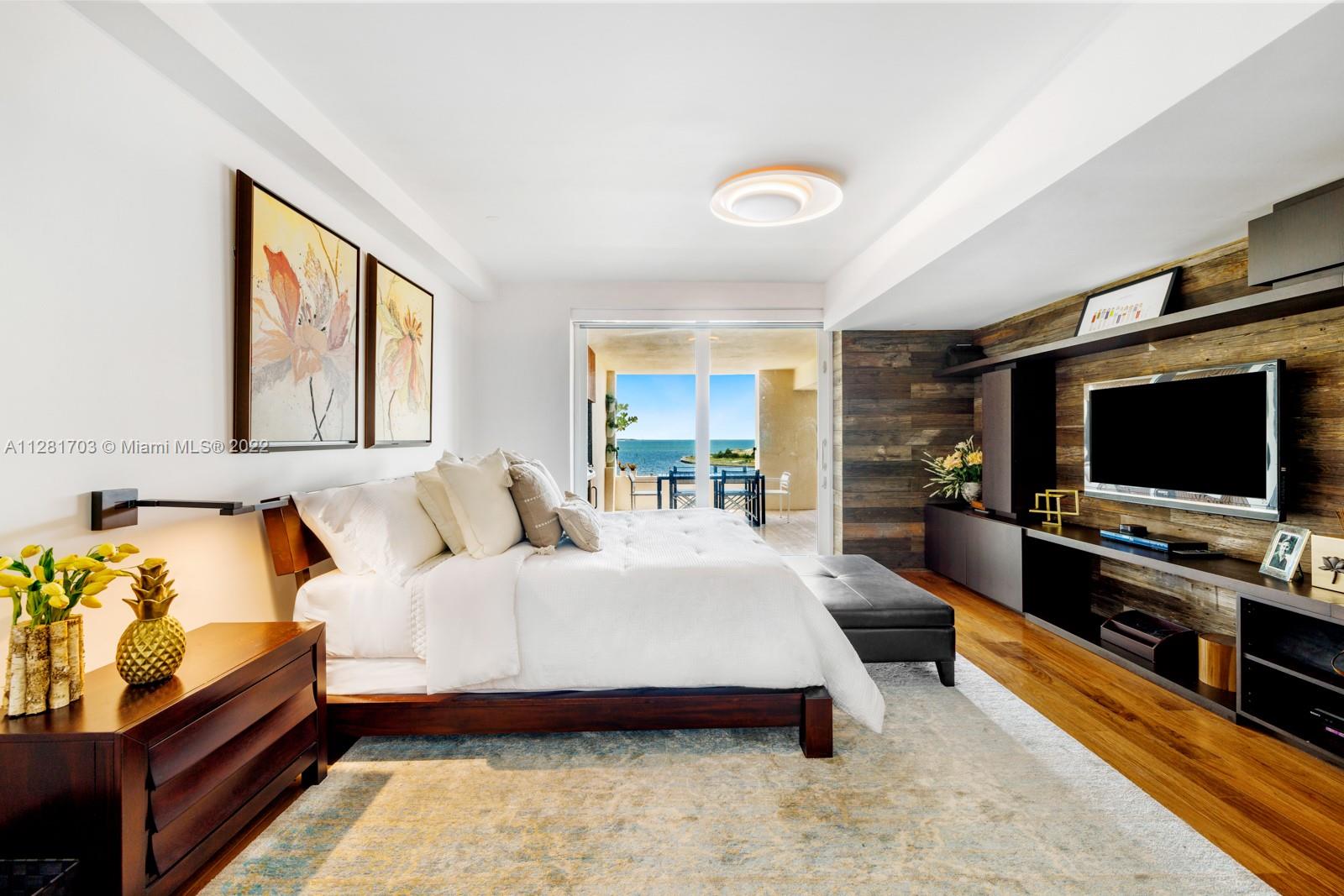 RESIDENCES AT VIZCAYA CON - Residential