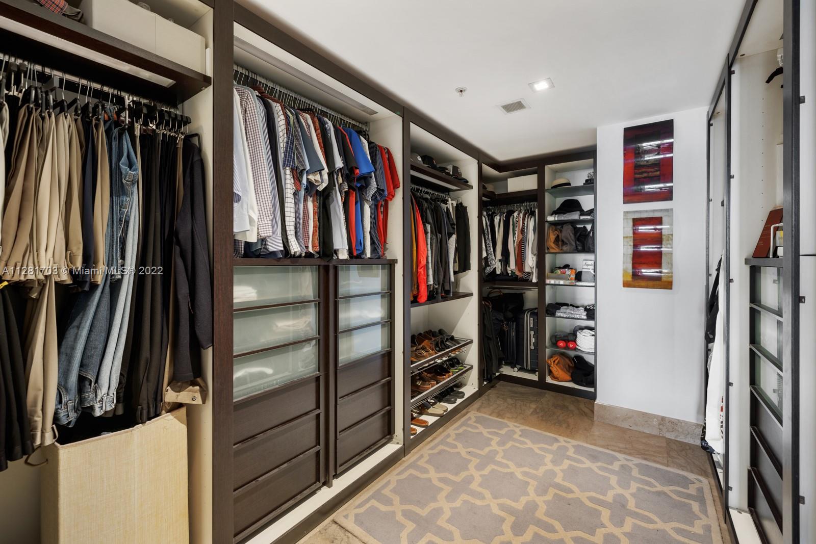 RESIDENCES AT VIZCAYA CON - Residential