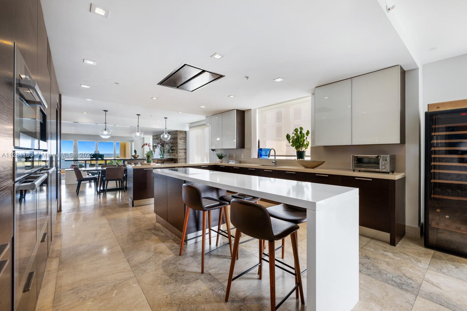 RESIDENCES AT VIZCAYA CON - Residential