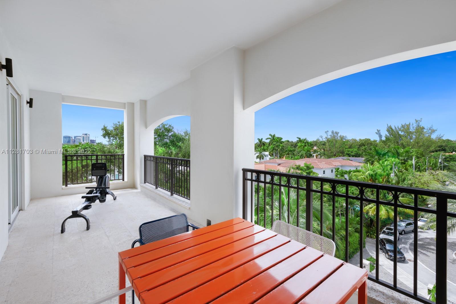 RESIDENCES AT VIZCAYA CON - Residential