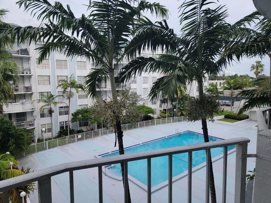 Spacious 1/1 apartment with pool view, Amenities include gym, clubhouse, tennis court and others ,convenient close to expressways and the beaches.