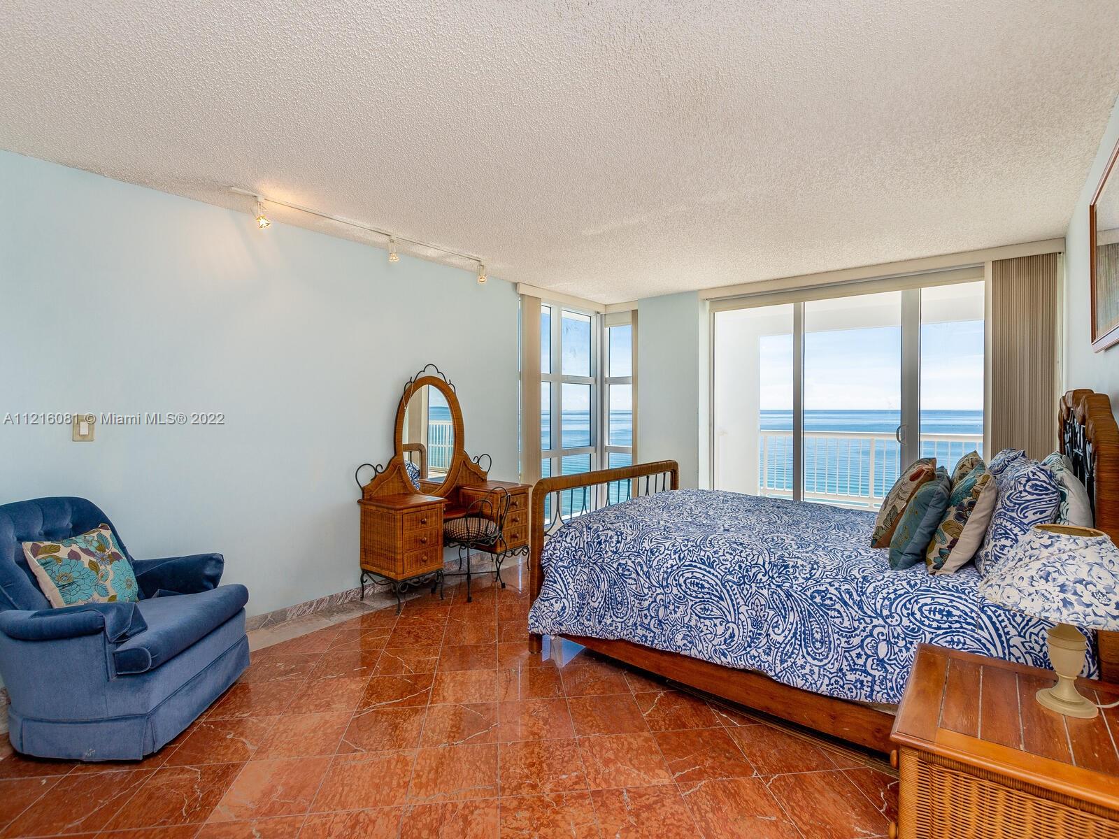 MARBELLA CONDO - Residential