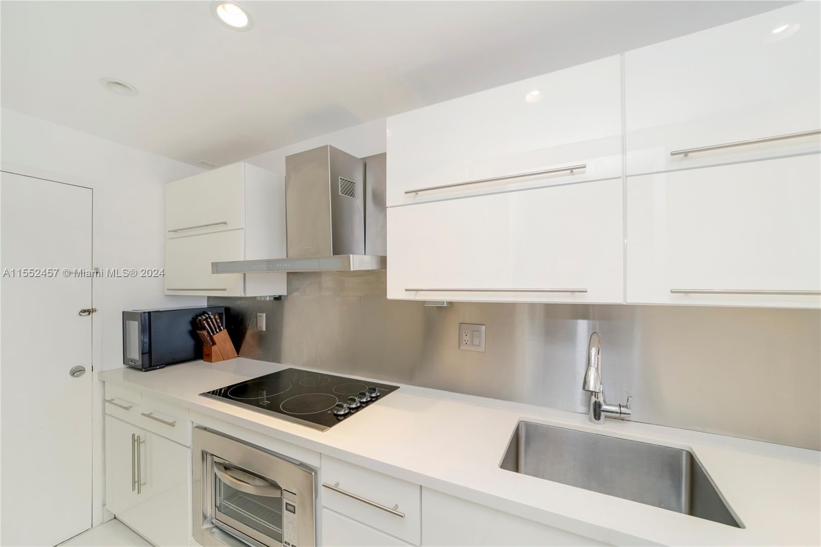 THE DECOPLAGE CONDO - Residential Lease