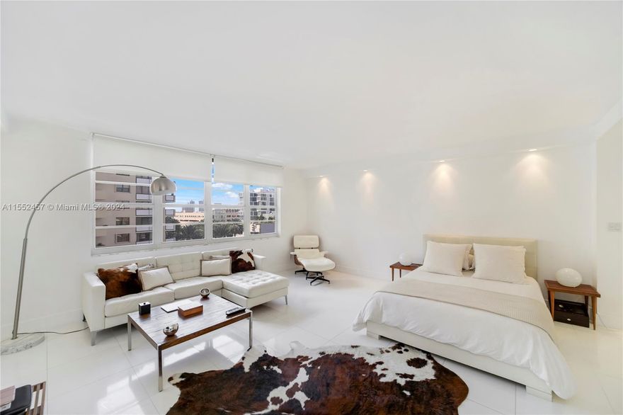 **AVAILABLE ONLY FROM December 23th UNTIL JANUARY 31st, 2026**Furnished Studio at the Decoplage building. Beautiful and completely remodeled unit with white ceramic floors. The rent includes WIFI, cable TV, parking space thru valet **The rate will depends on the length of the stay and season**Please read broker's remarks.