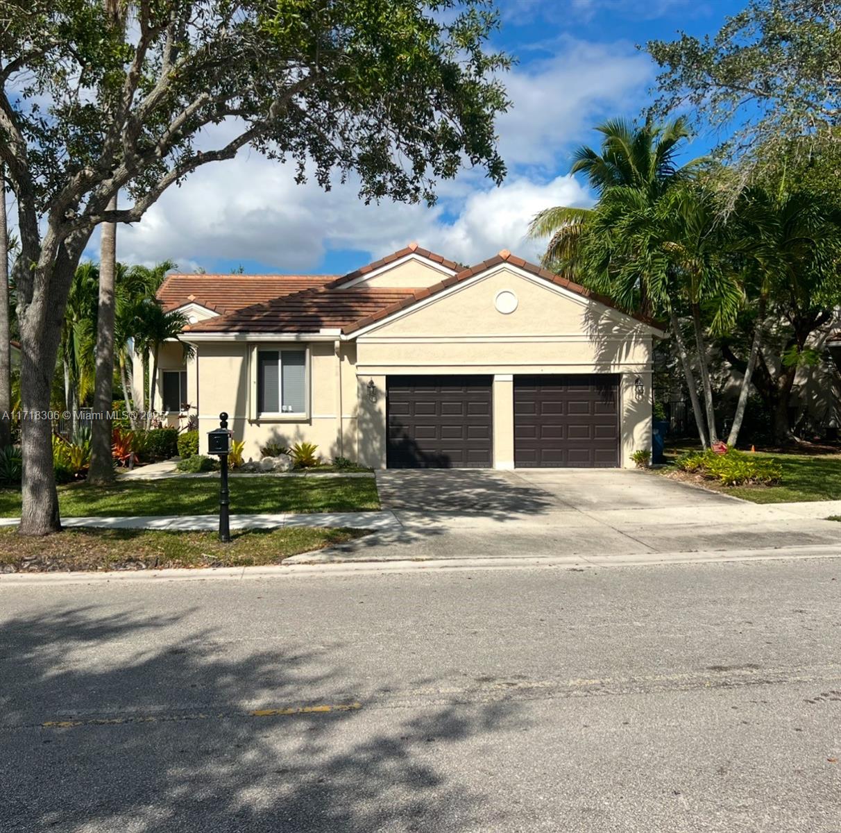 Rental Property at 1396 Camellia Cir, Weston, Broward County, Florida - Bedrooms: 4 
Bathrooms: 3  - $4,600 MO.