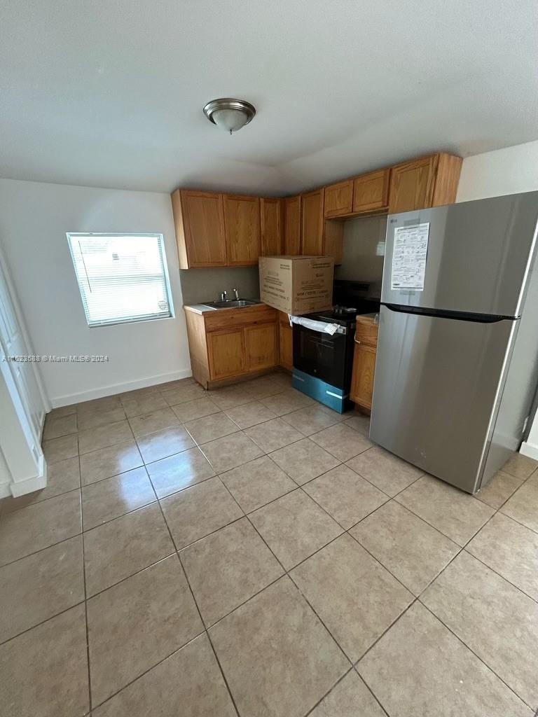 1455 Ne 146th St B, Miami, Broward County, Florida - 1 Bedrooms  
1 Bathrooms - 