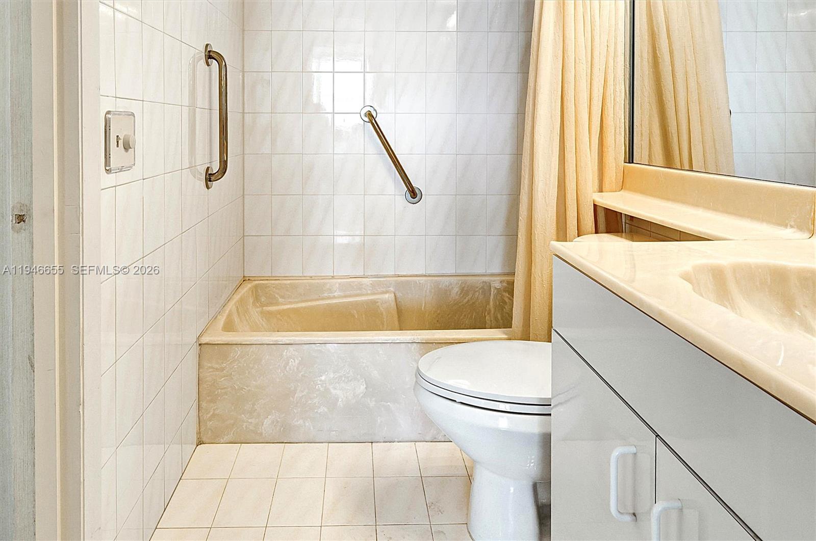 POINT EAST SEC 4 CONDO - Residential