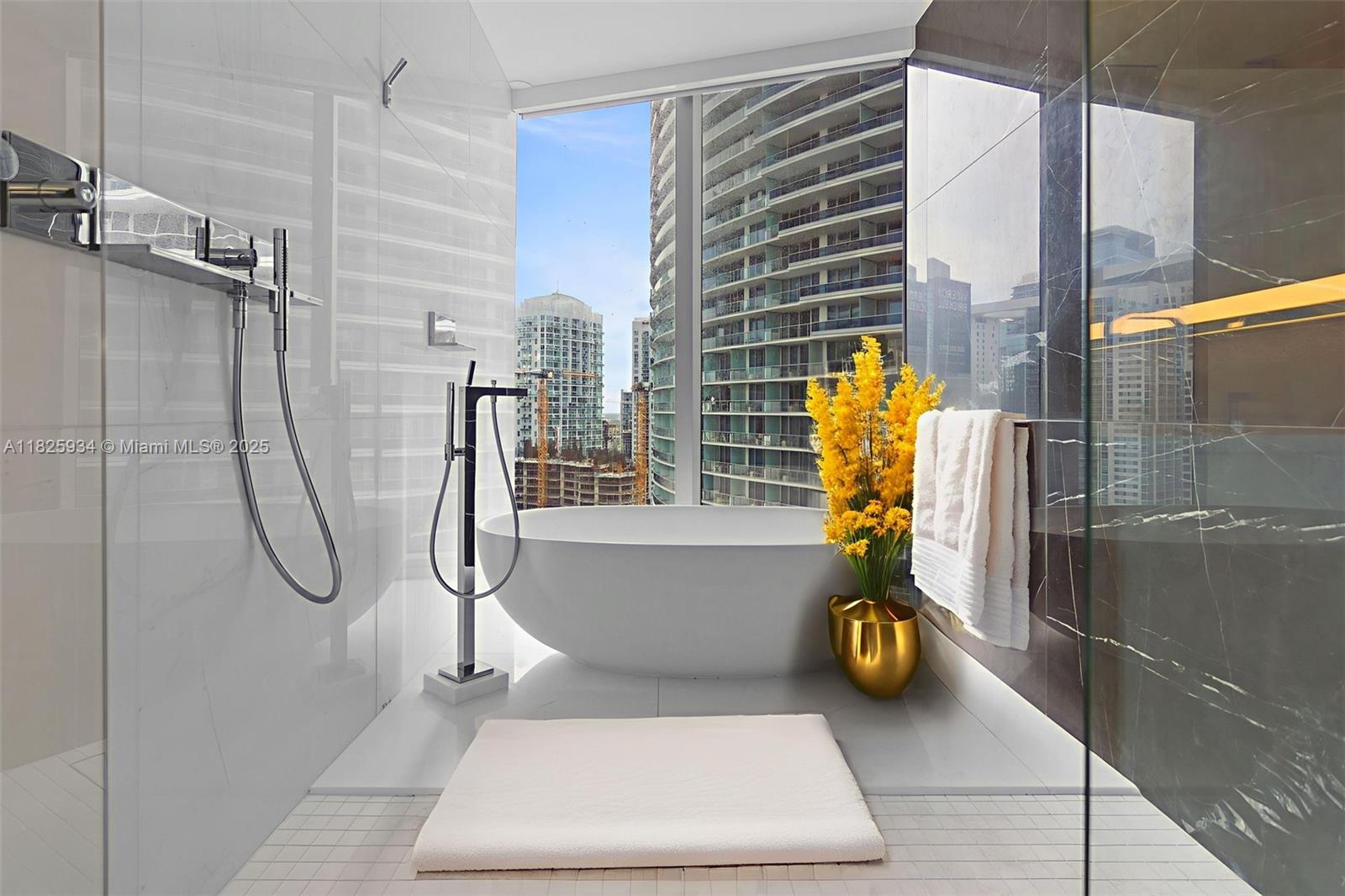 ASTON MARTIN RESIDENCES - Residential