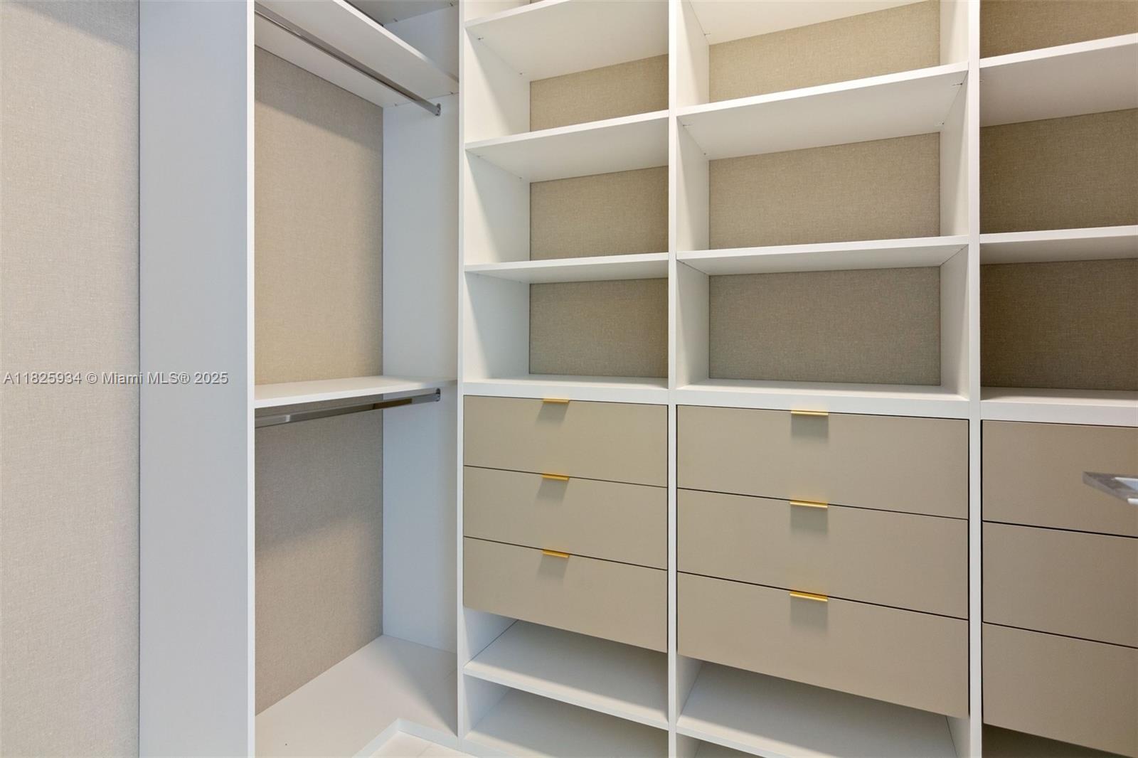 ASTON MARTIN RESIDENCES - Residential