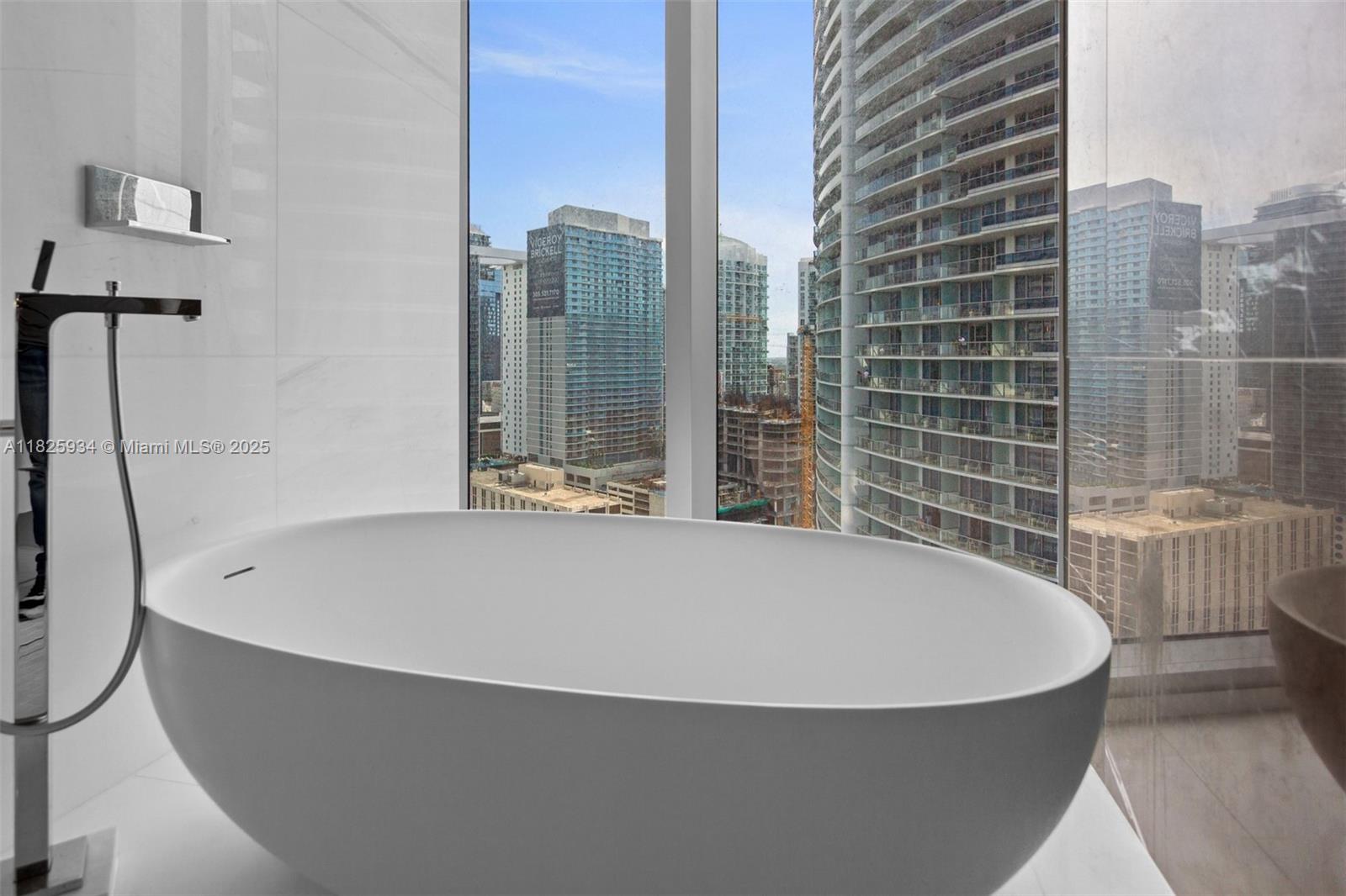 ASTON MARTIN RESIDENCES - Residential