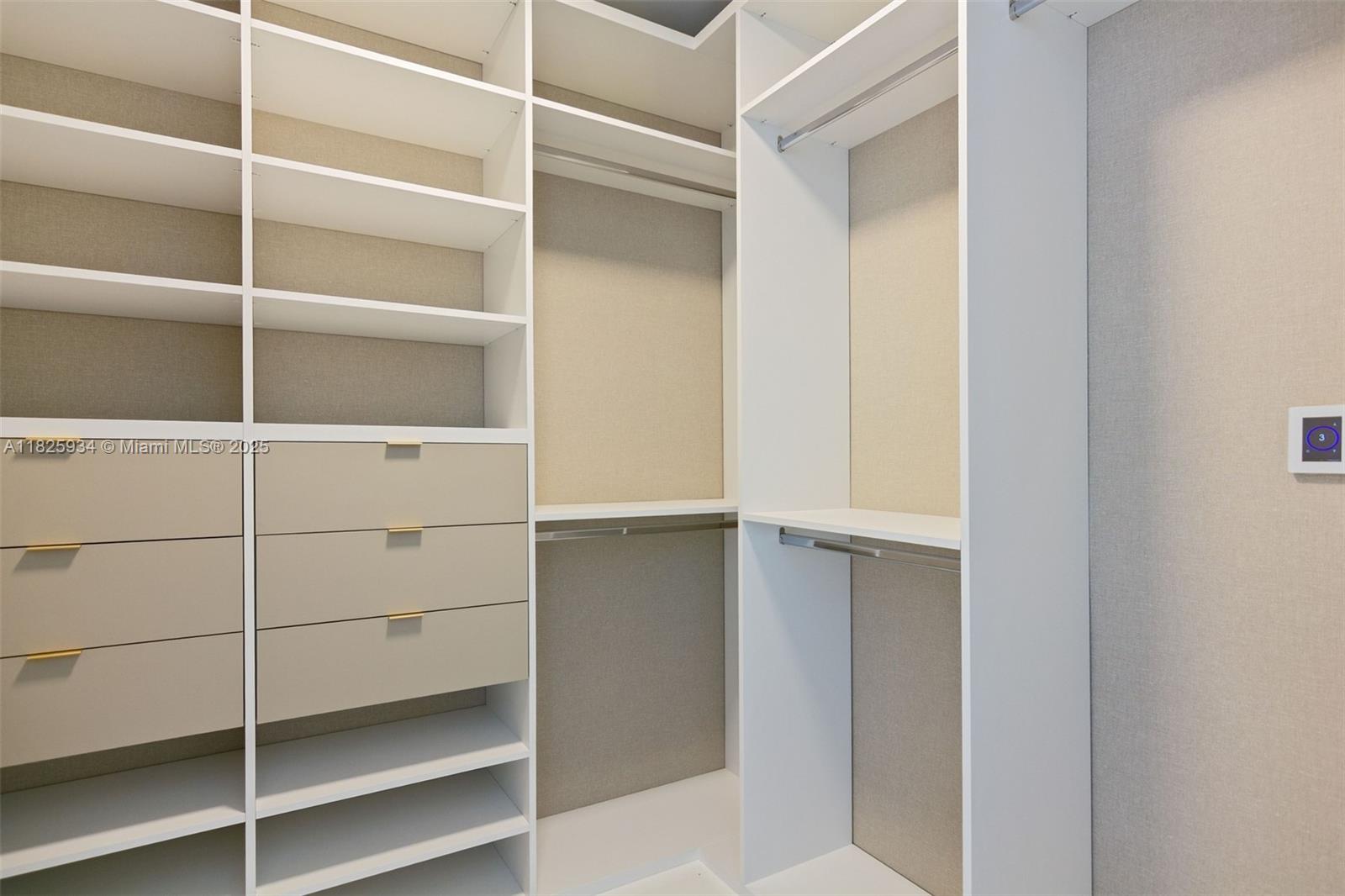 ASTON MARTIN RESIDENCES - Residential