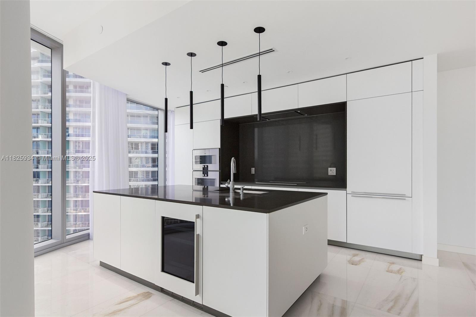 ASTON MARTIN RESIDENCES - Residential