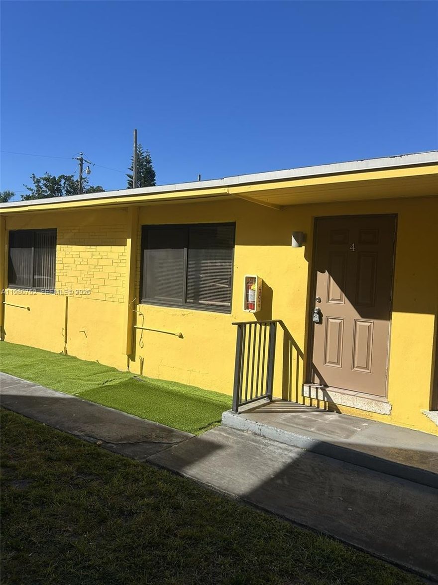 For rent very nice and remodeled apt located on ground floor One bedroom One bath 
ready to move in.