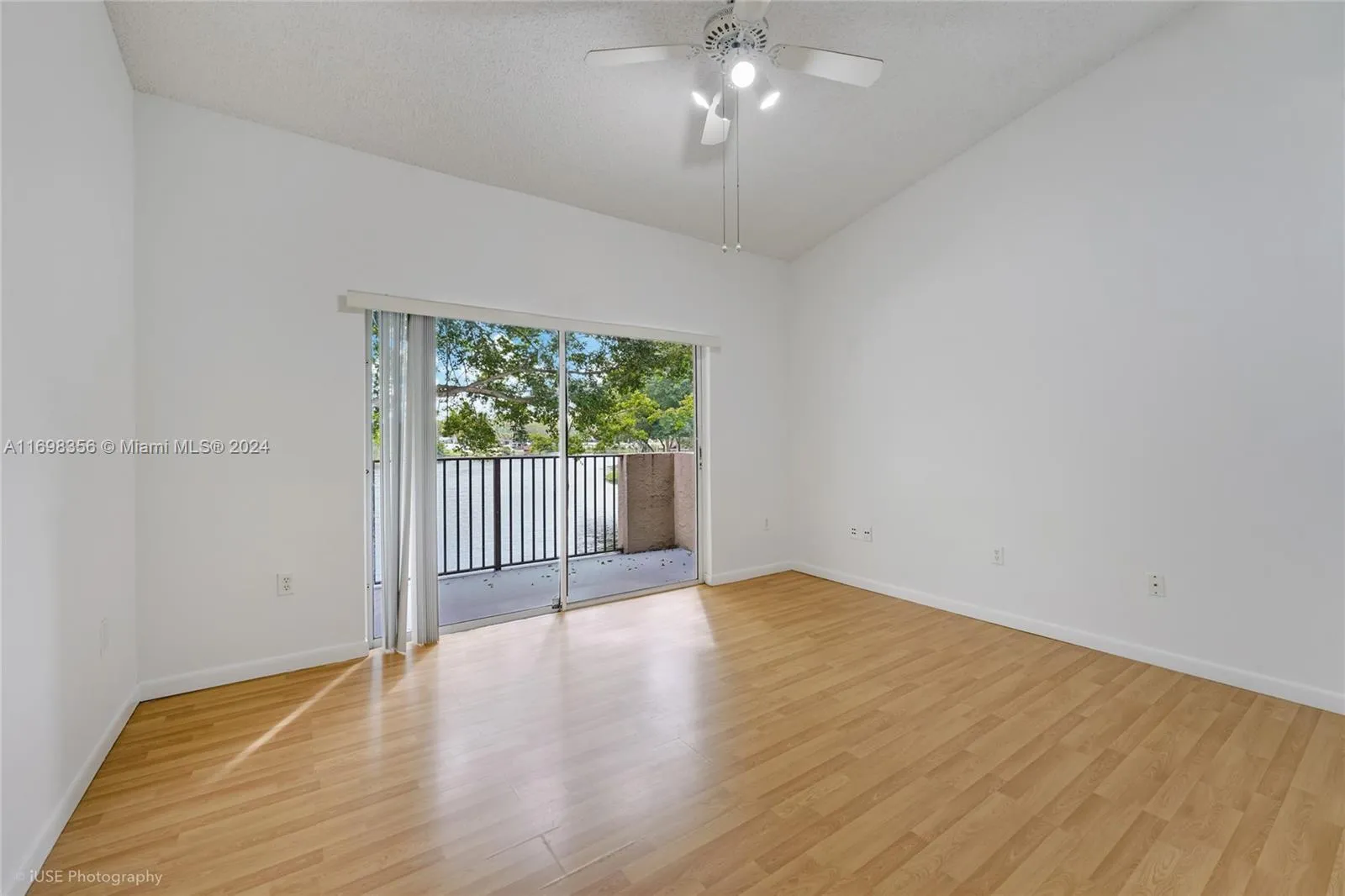 Pembroke Pines, Florida 33024, United States, 1 Bedroom Bedrooms, ,1 BathroomBathrooms,Residential,Pending,31133