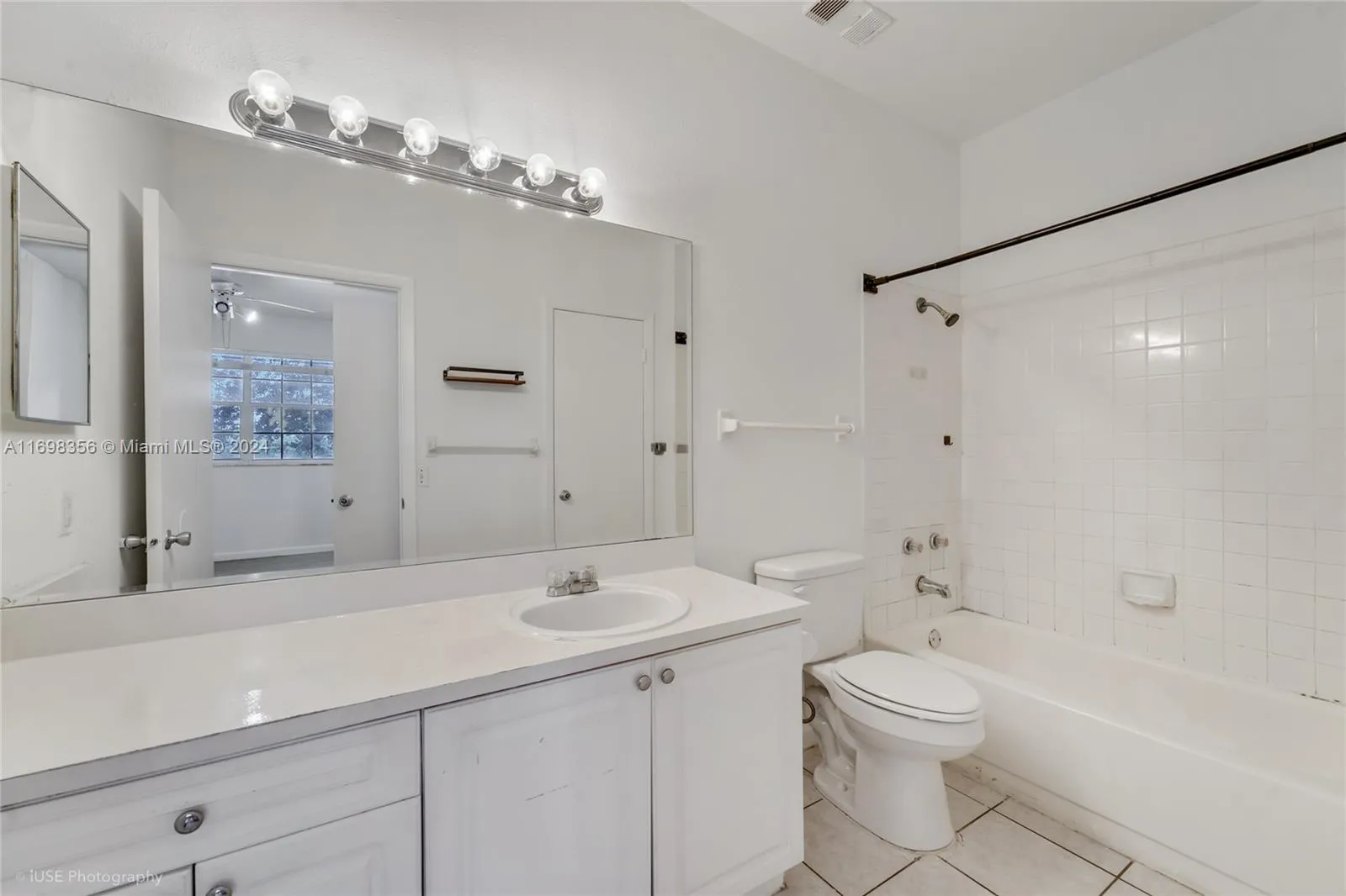 Pembroke Pines, Florida 33024, United States, 1 Bedroom Bedrooms, ,1 BathroomBathrooms,Residential,Pending,31133