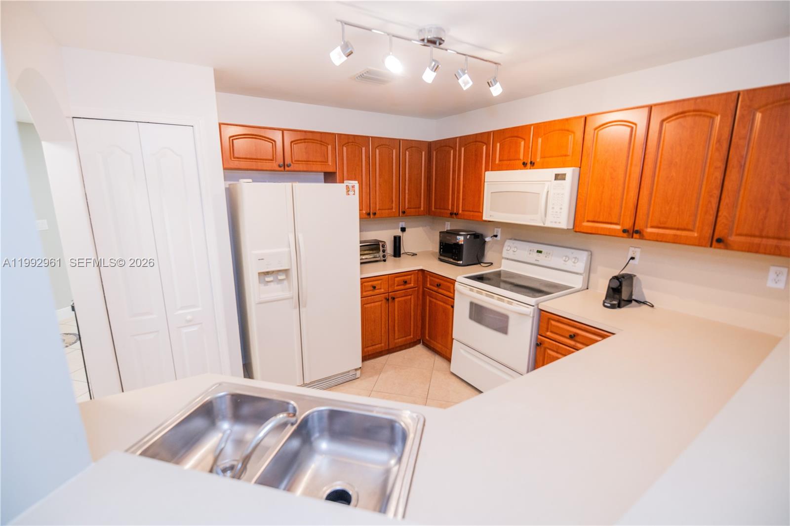 MELROSE POINT CONDO - Residential