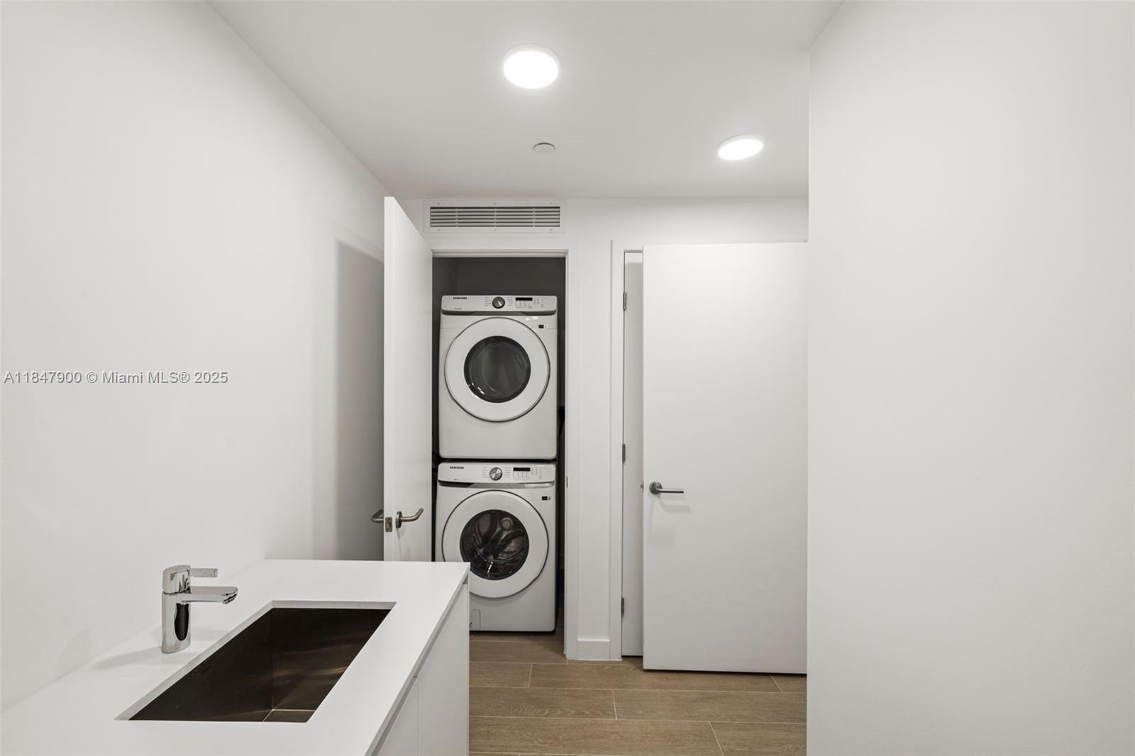 FIVE PARK - Residential