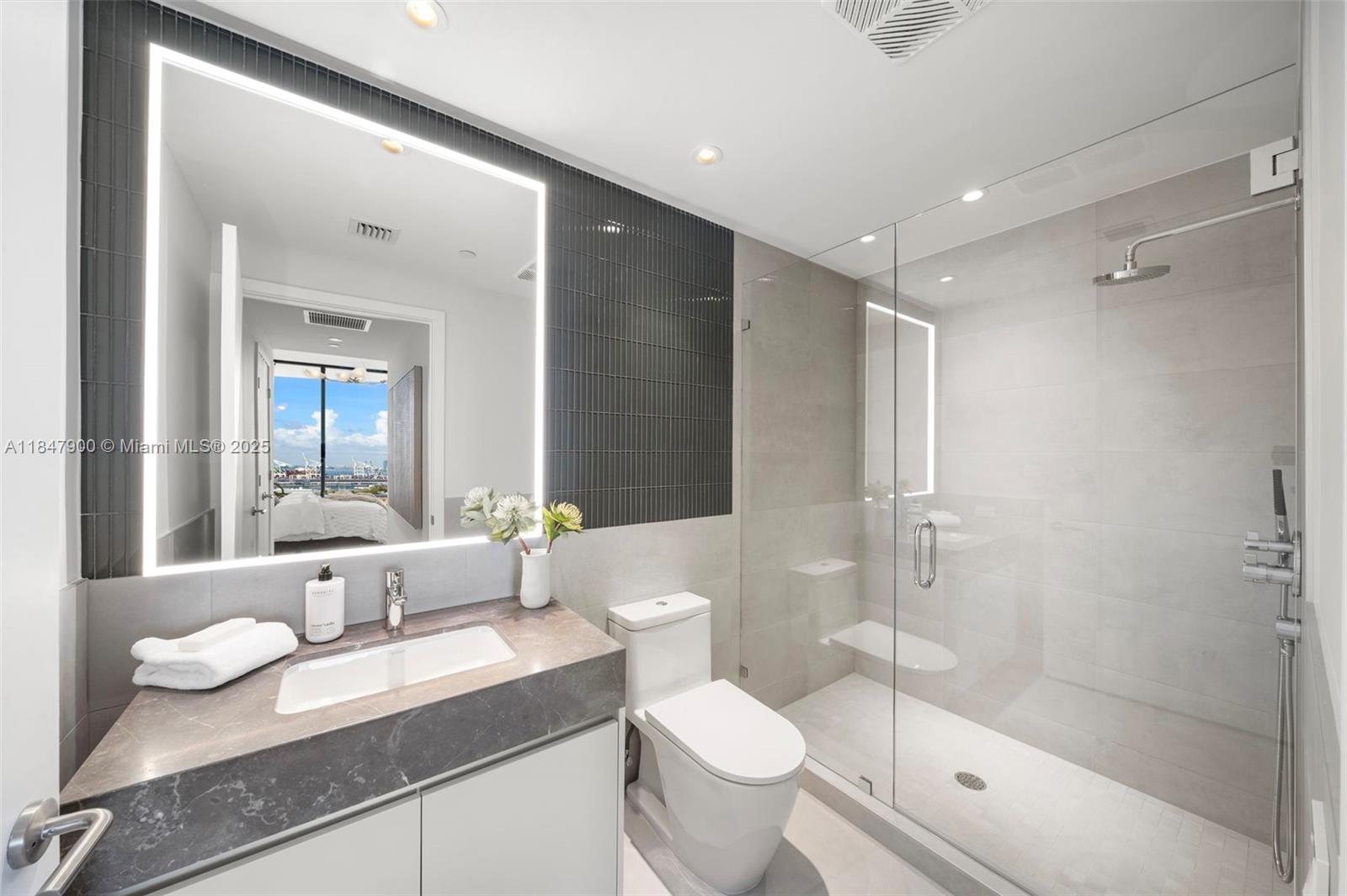 FIVE PARK - Residential