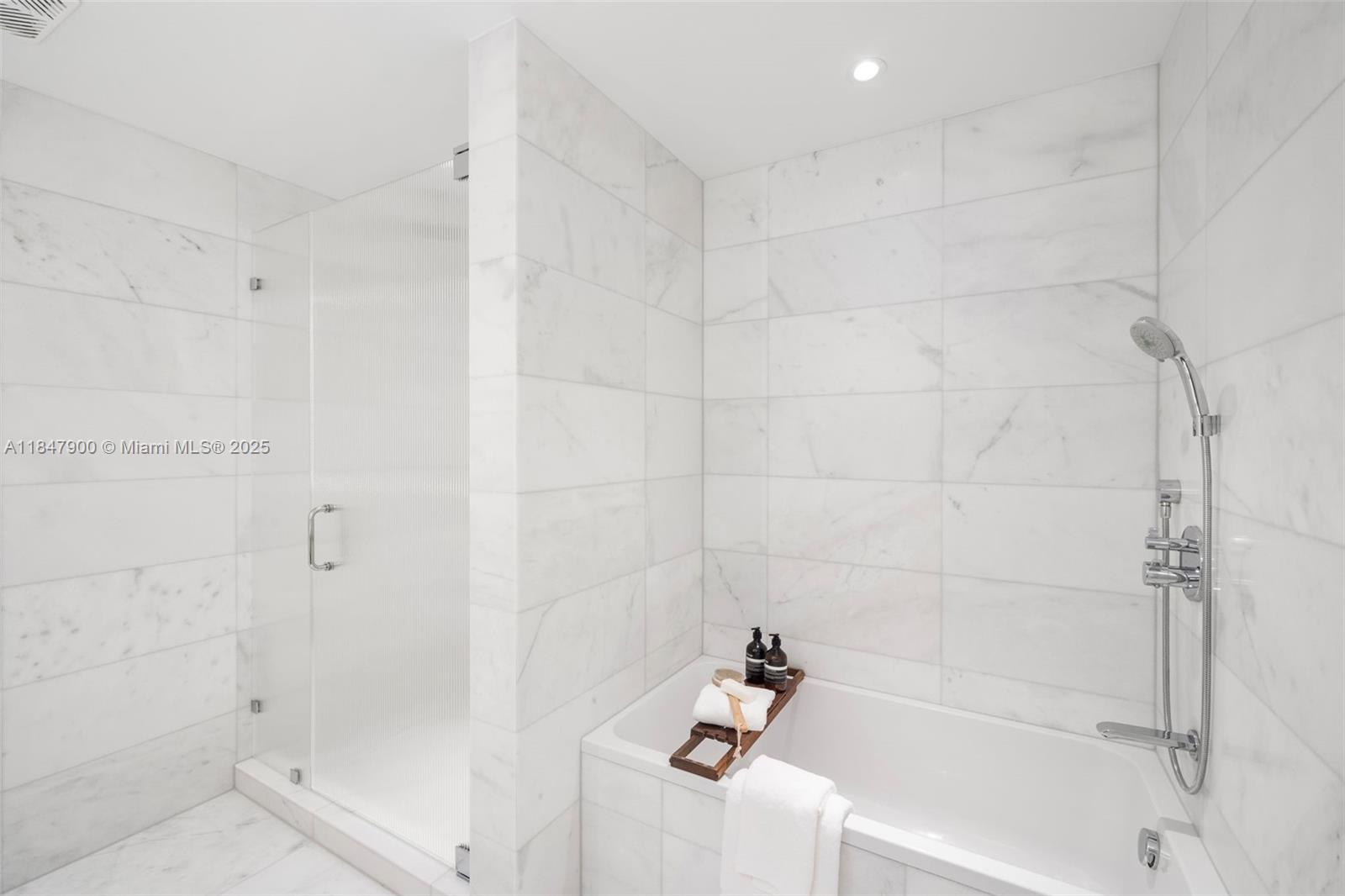 FIVE PARK - Residential