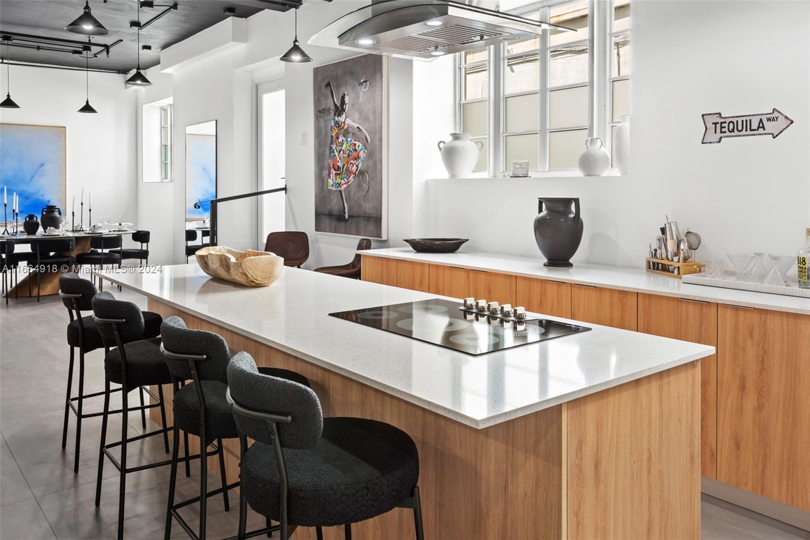 852 Collins Ave 101