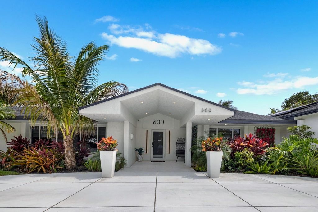 Photo of 600 NE 4th St, Pompano Beach, FL 33060 (MLS # A12019953)