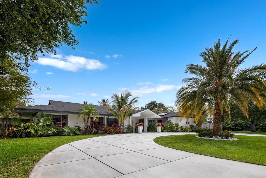 Photo of 600 NE 4th St, Pompano Beach, FL 33060 (MLS # A12019953)