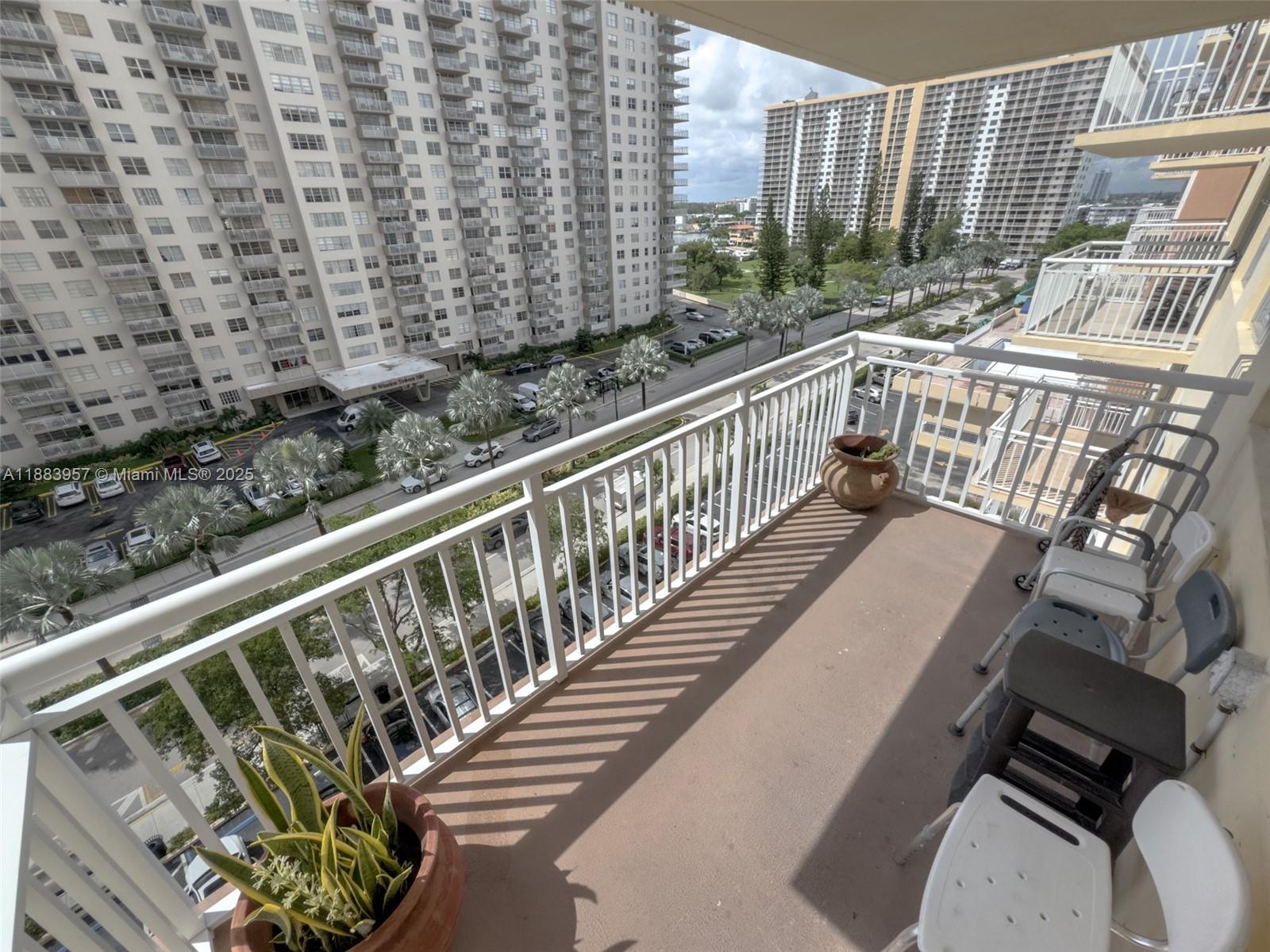 WINSTON TOWERS 200 - Residential