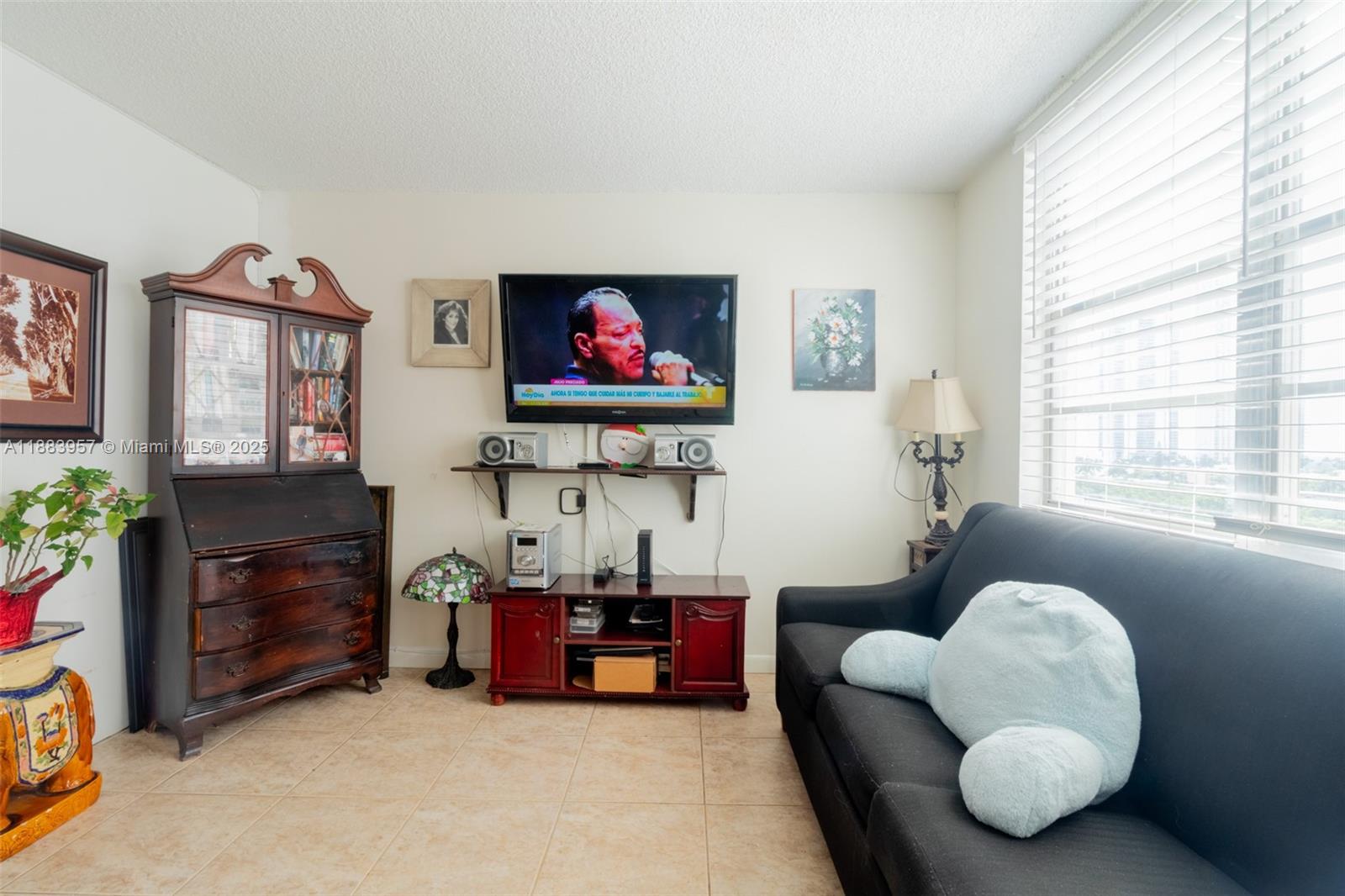 WINSTON TOWERS 200 - Residential