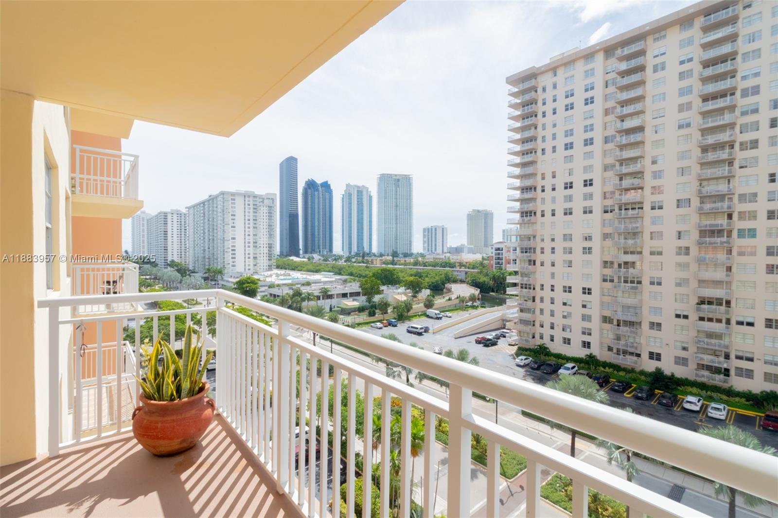 WINSTON TOWERS 200 - Residential