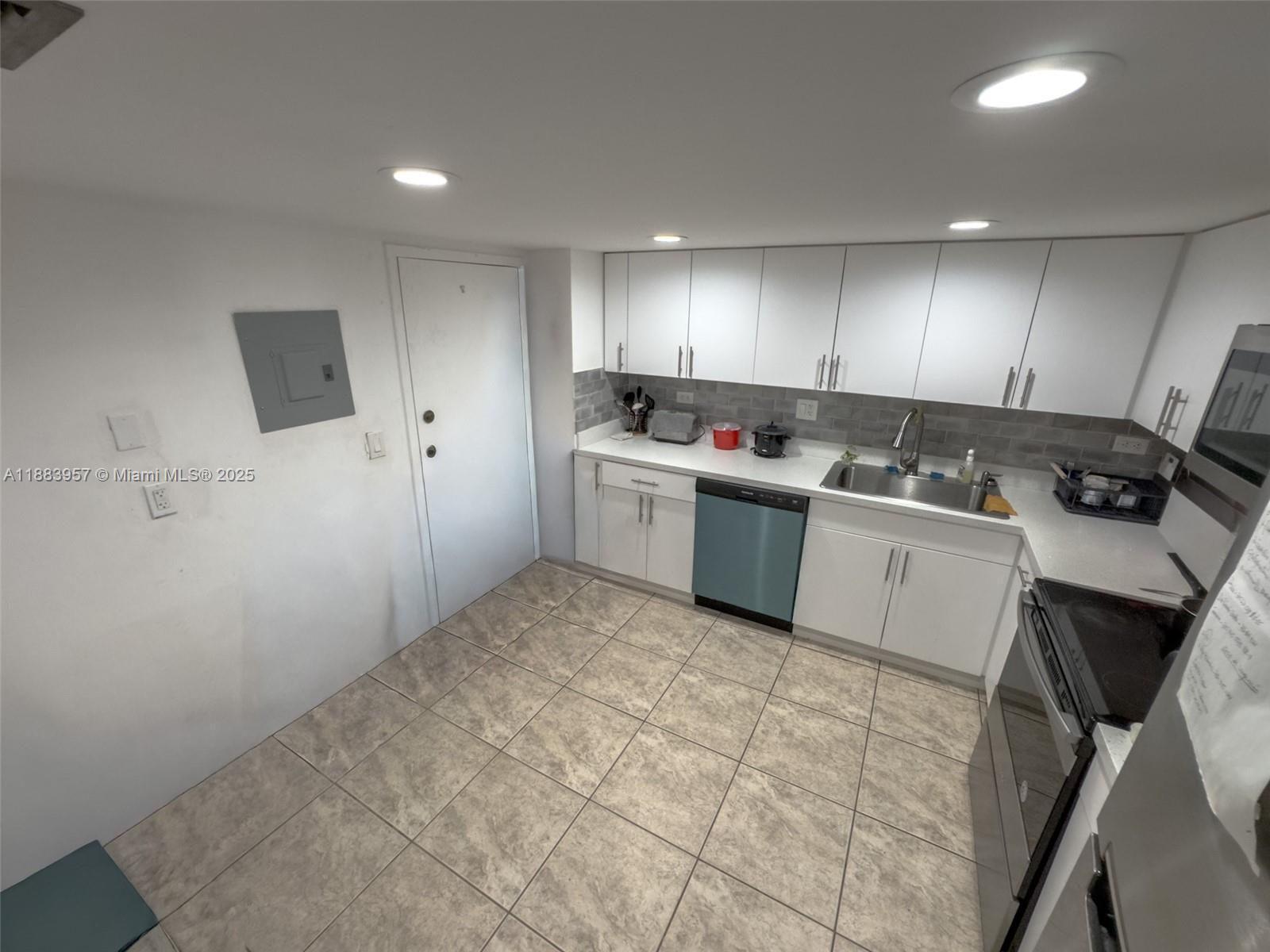WINSTON TOWERS 200 - Residential