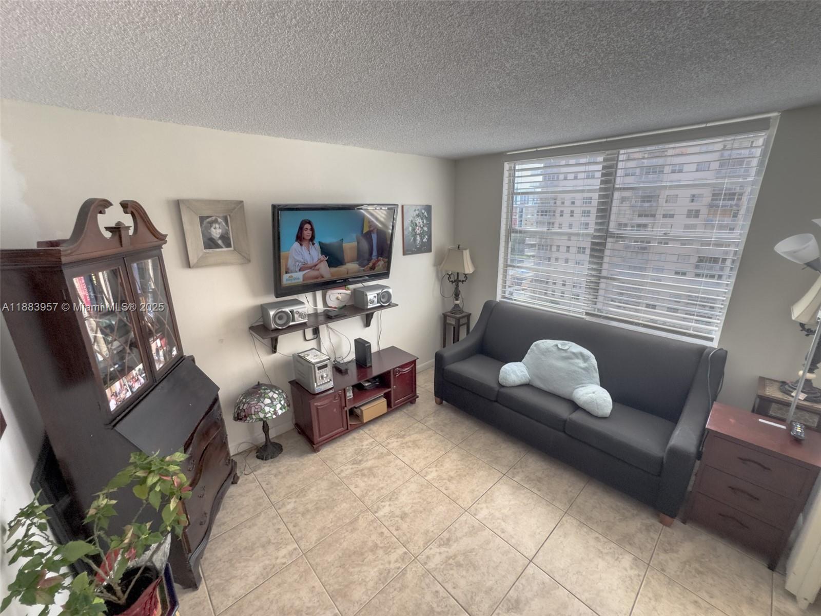 WINSTON TOWERS 200 - Residential