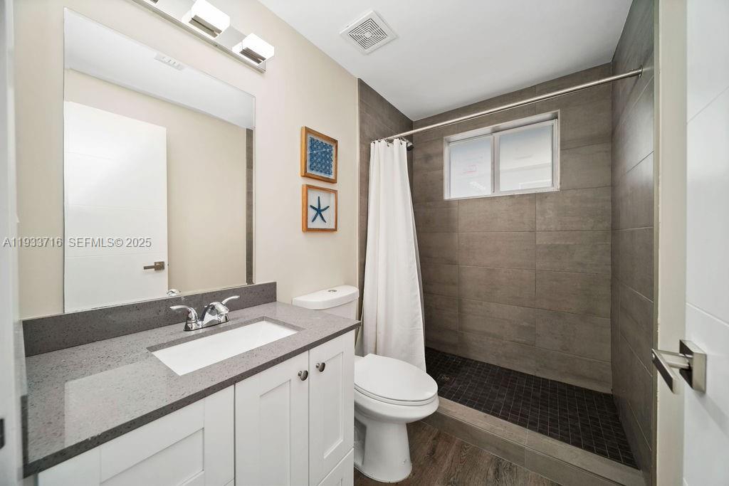 HOLLYWOOD PARK - Residential Lease