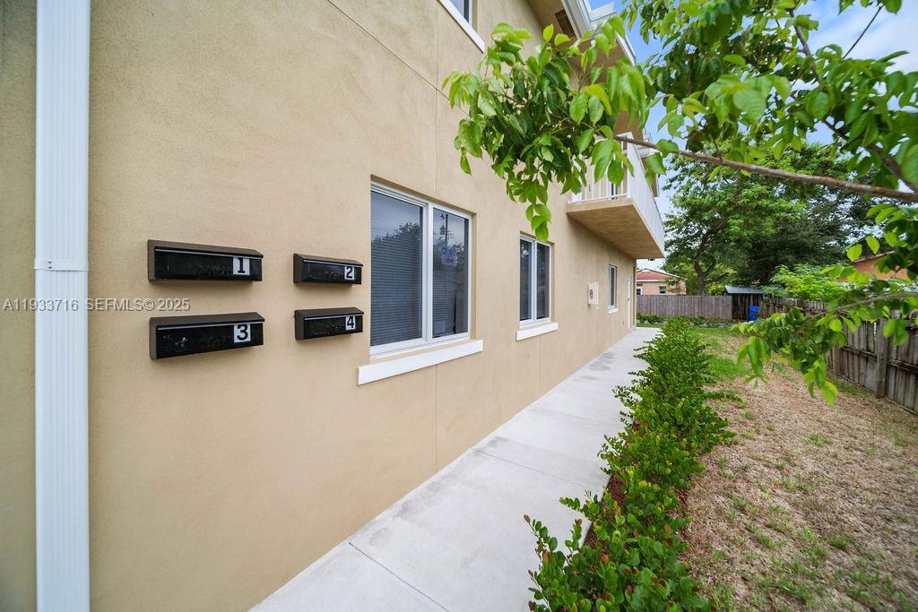 HOLLYWOOD PARK - Residential Lease