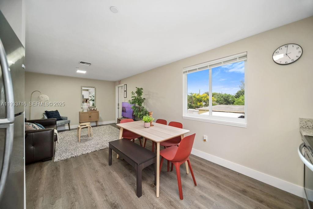 HOLLYWOOD PARK - Residential Lease