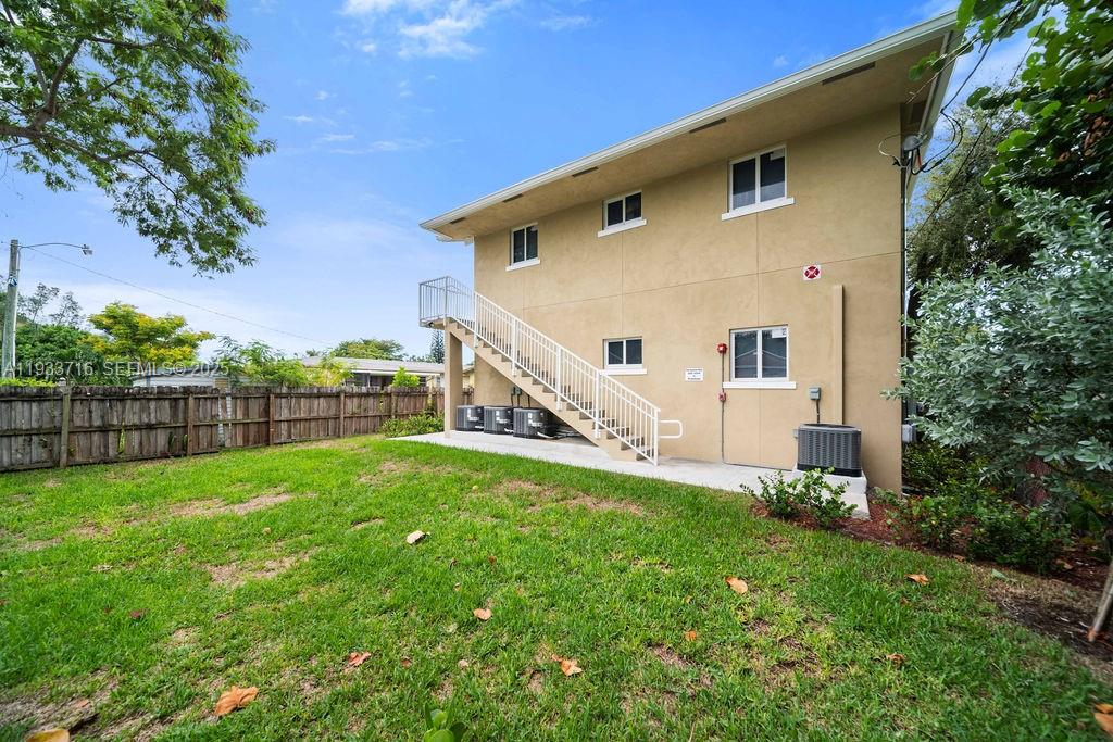 HOLLYWOOD PARK - Residential Lease