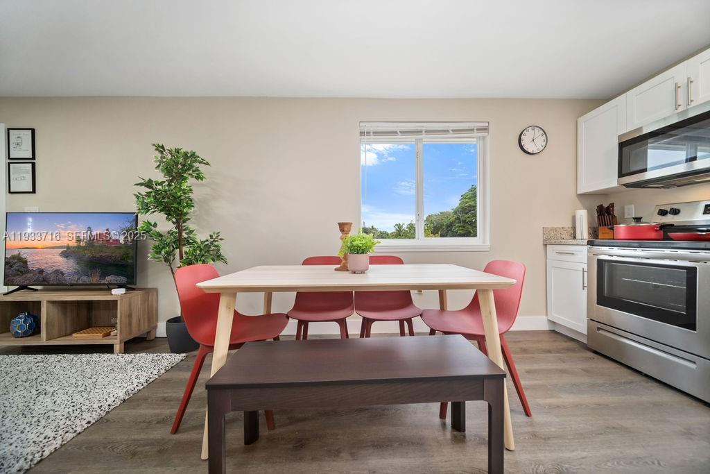 HOLLYWOOD PARK - Residential Lease