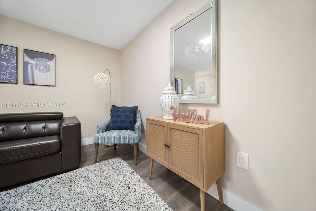 HOLLYWOOD PARK - Residential Lease