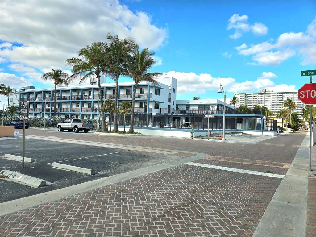 Photo of 322 Harding St #B101, Hollywood, FL 33019 (MLS # A12021707)