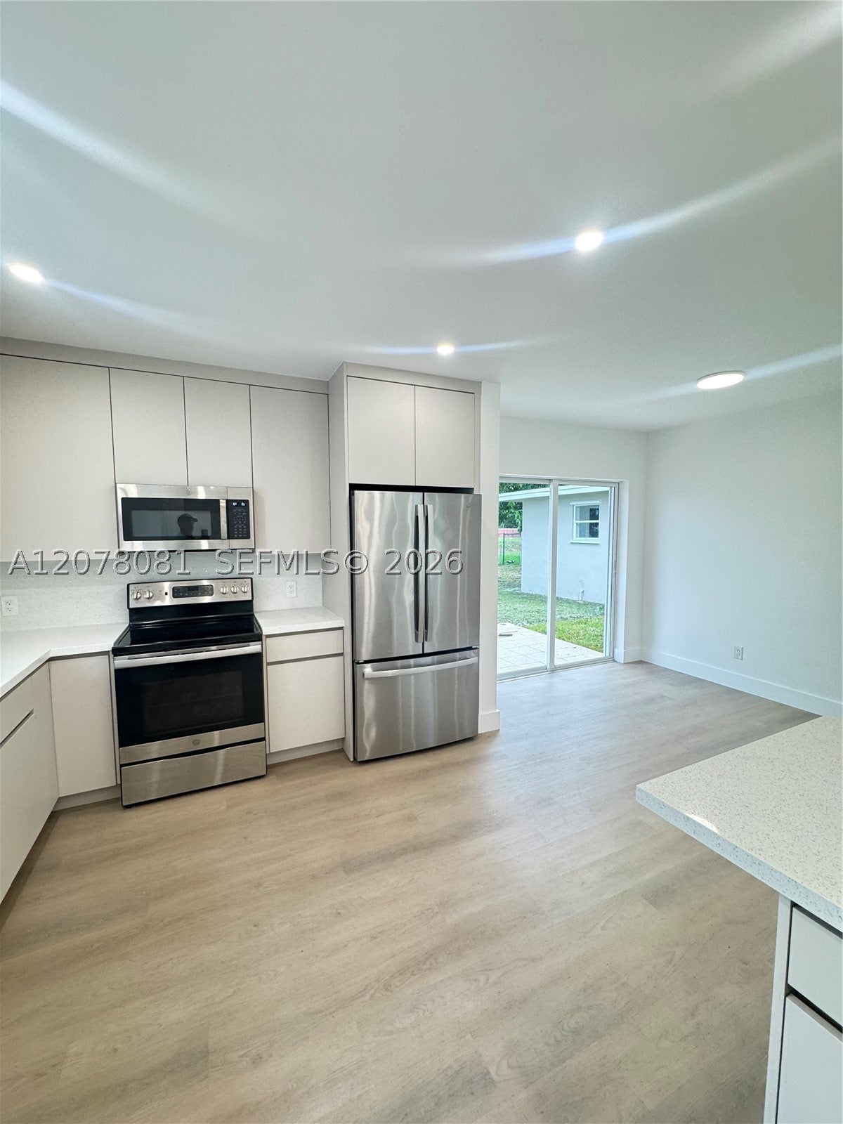 1115 W 51st Pl