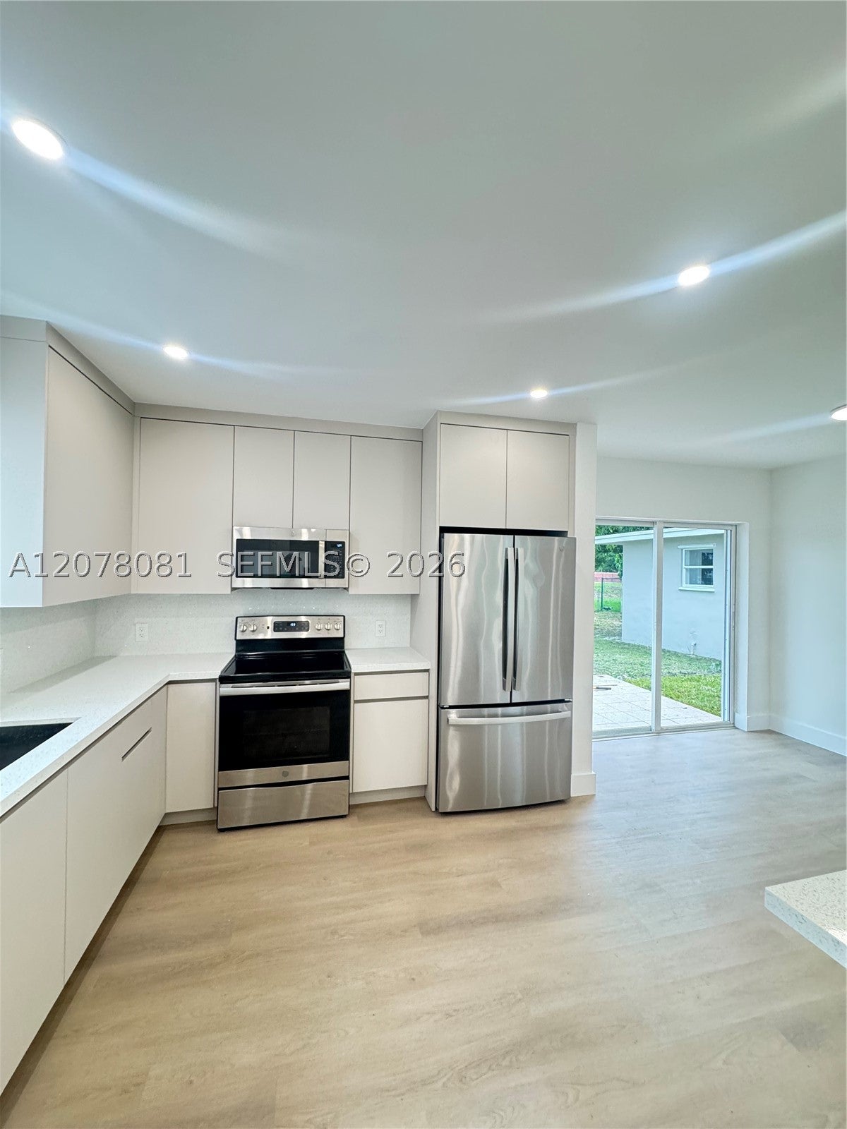 1115 W 51st Pl